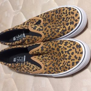 NOBO leopard size 8.5 shoe